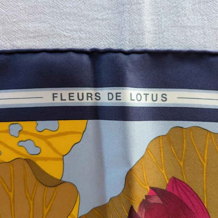 Carré Hermès - Fleurs de Lotus - Bleu et Violet
