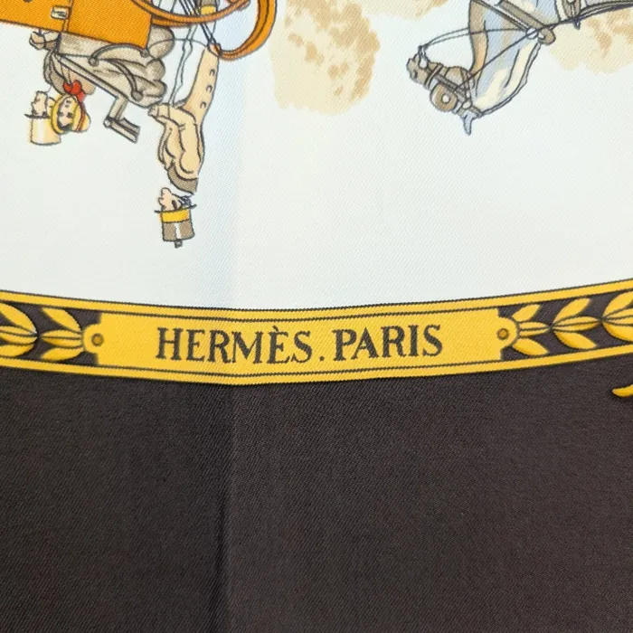 Carré Hermès - La Promenade de Longchamps - Brun Foncé