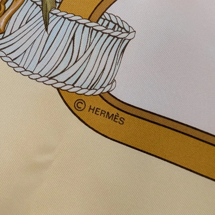Carré Hermès - Regina - Jaune Pâle